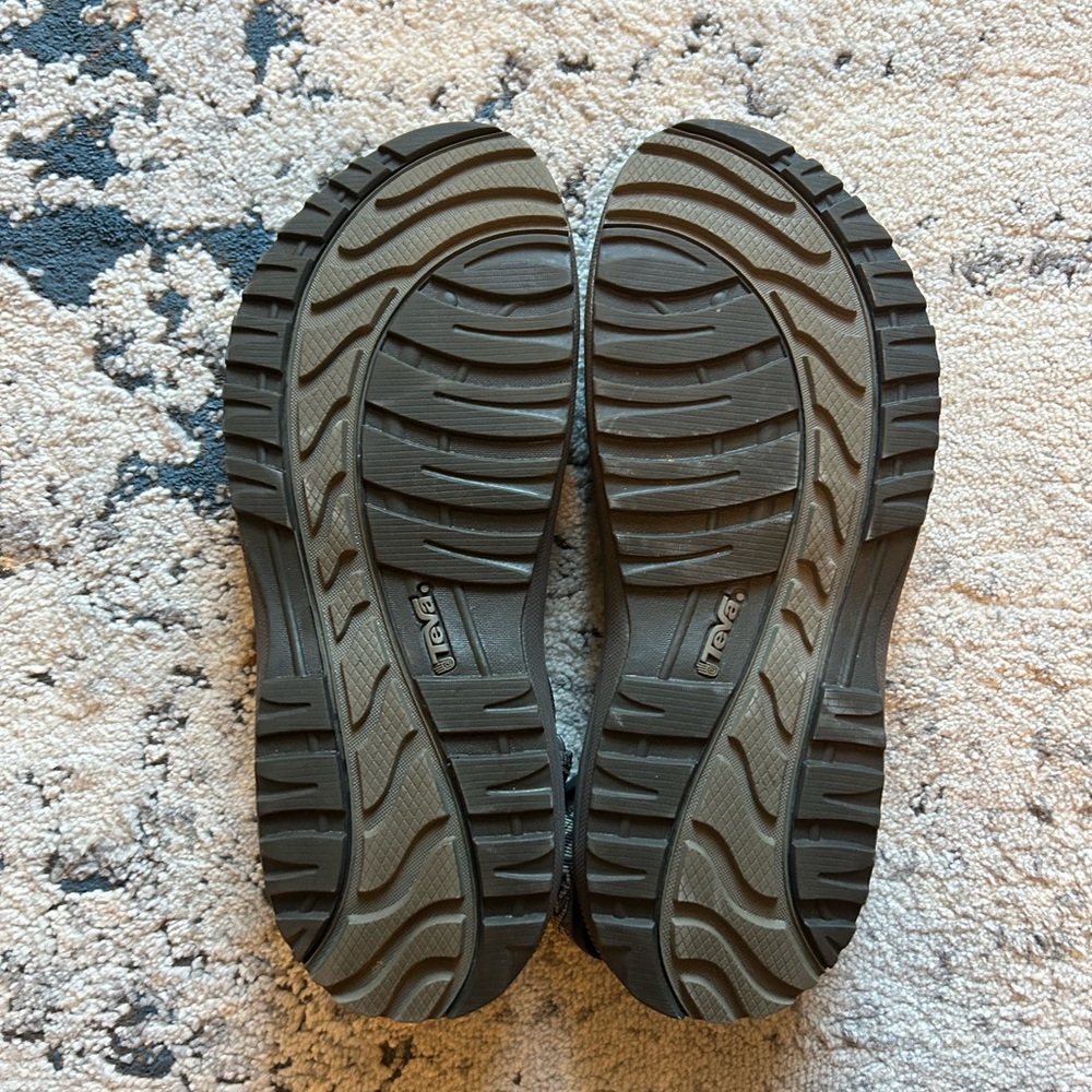 Tevas - Picture 2 of 3